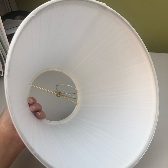 White lamp shade - Picture 3 of 4